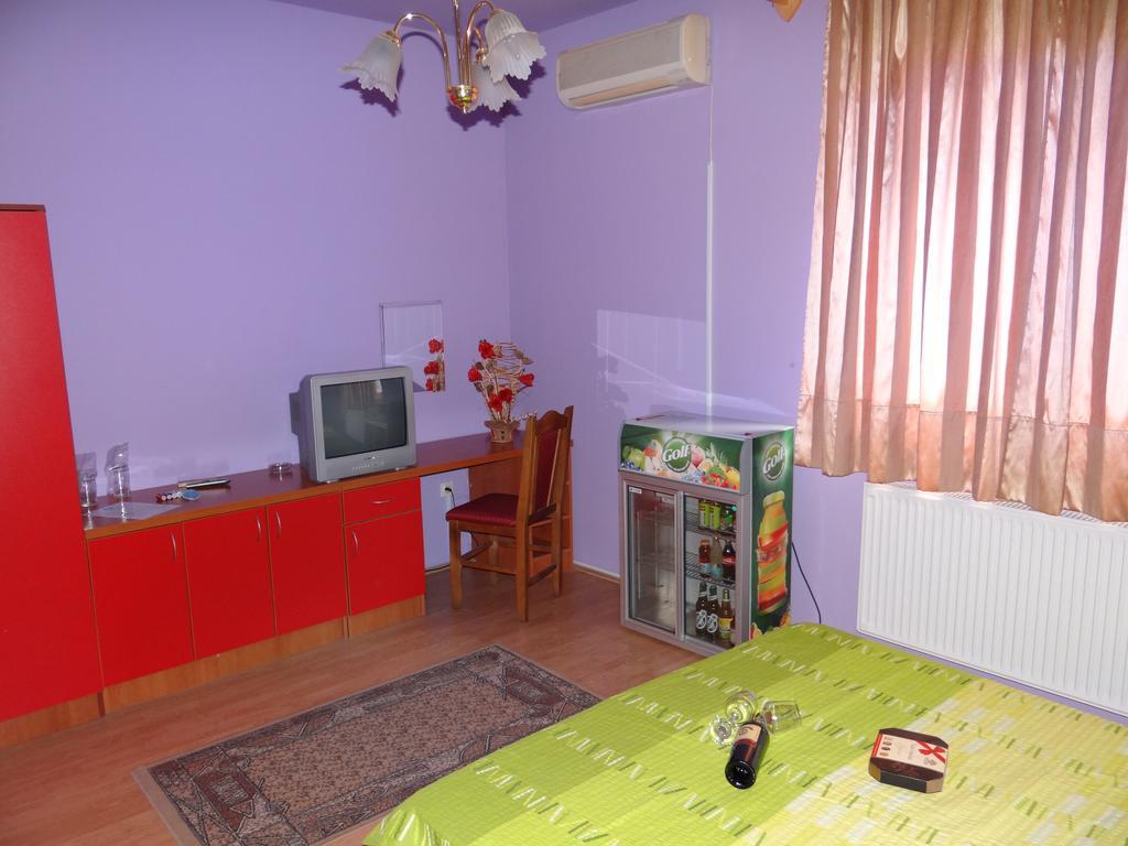 Nasa Tvrdava Guest Accommodation Нови-Сад Экстерьер фото