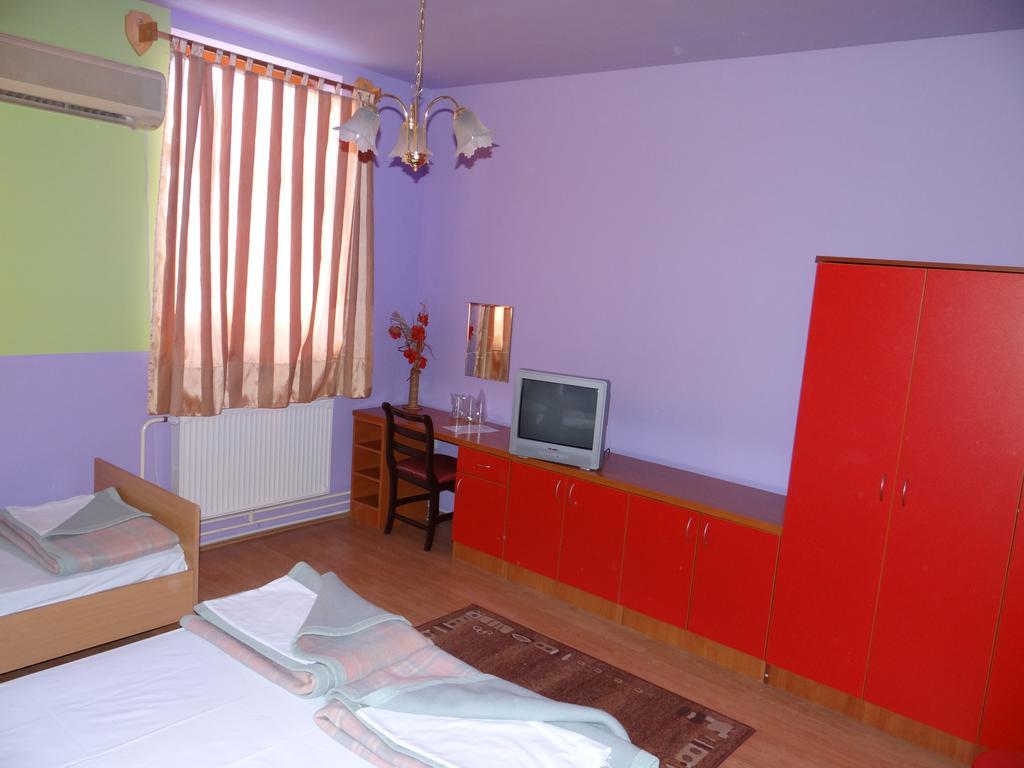 Nasa Tvrdava Guest Accommodation Нови-Сад Экстерьер фото